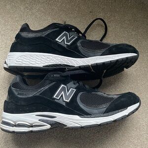 New Balance 2002r men’s 10 women’s 11.5
